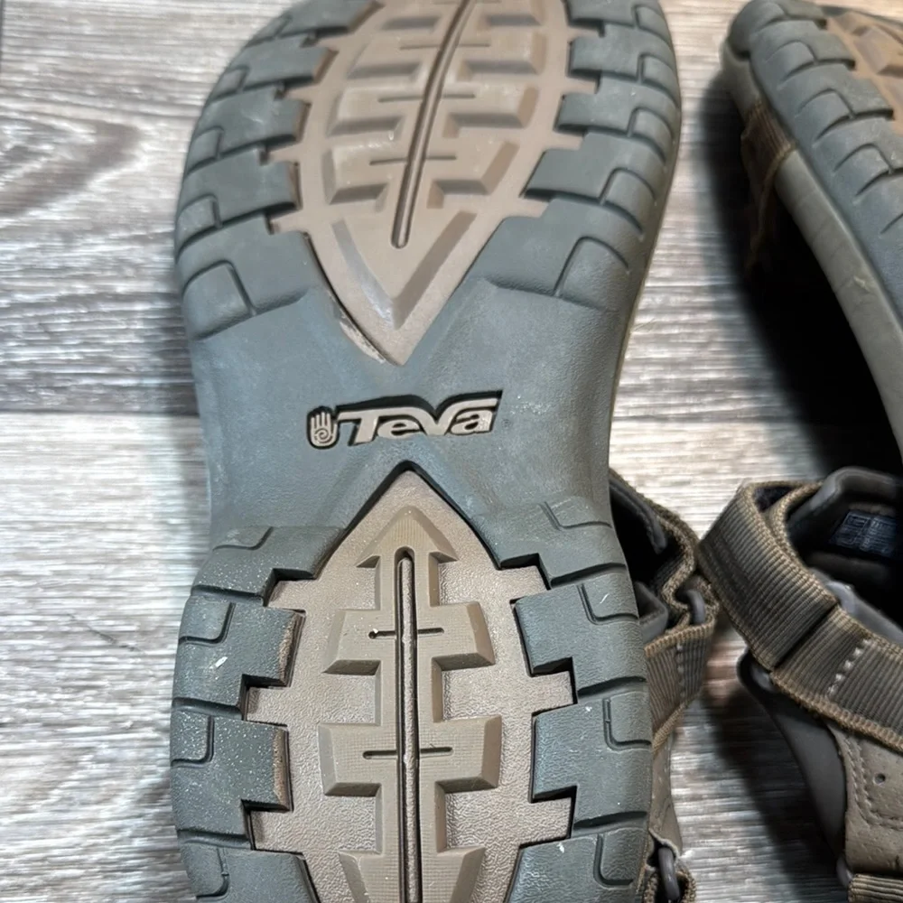 Teva Dark Brown Outdoor Sandals men’s 11 (s1)